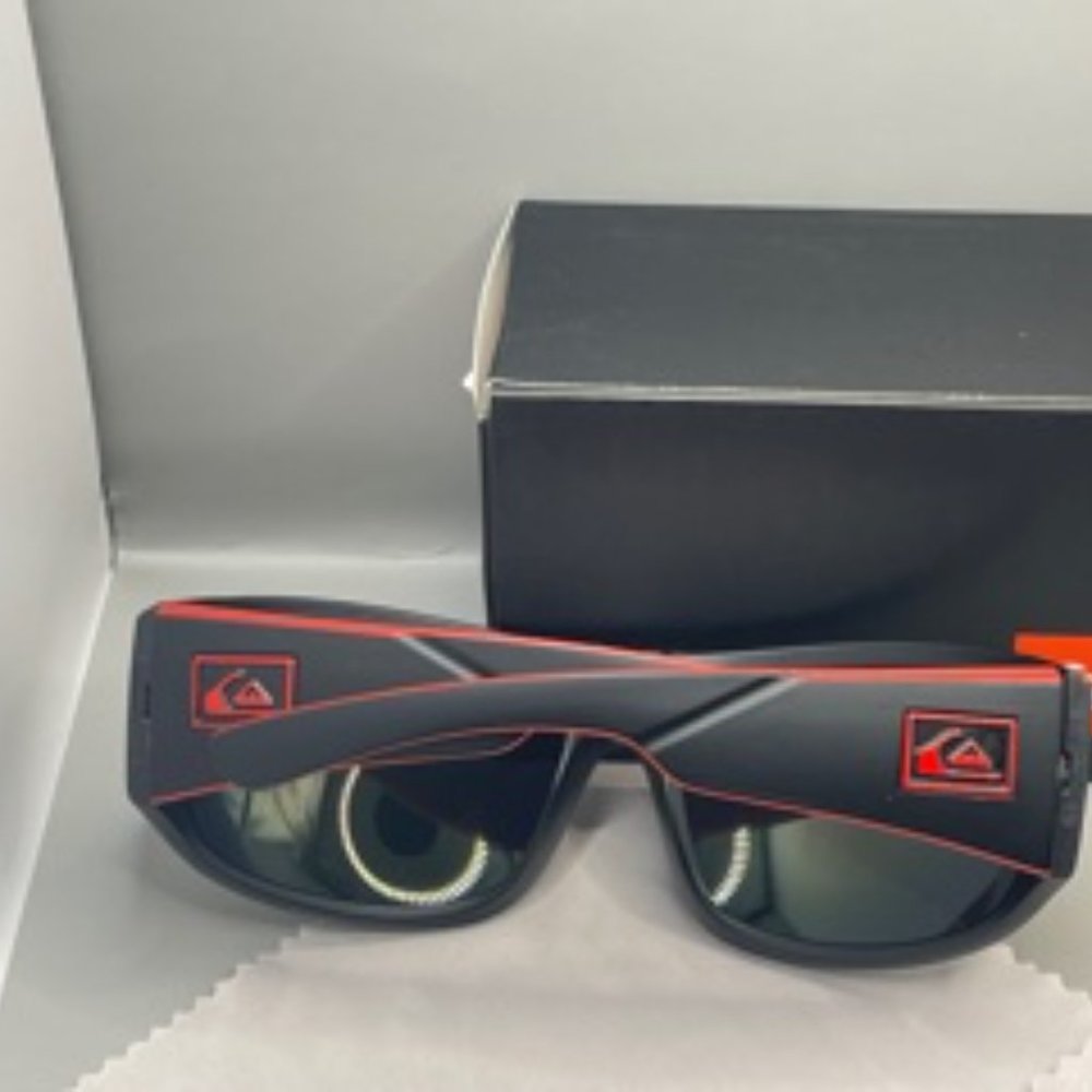 Quiksilver Sunglass Set DISCOUNTED SHIPPING - Picture 4 of 4